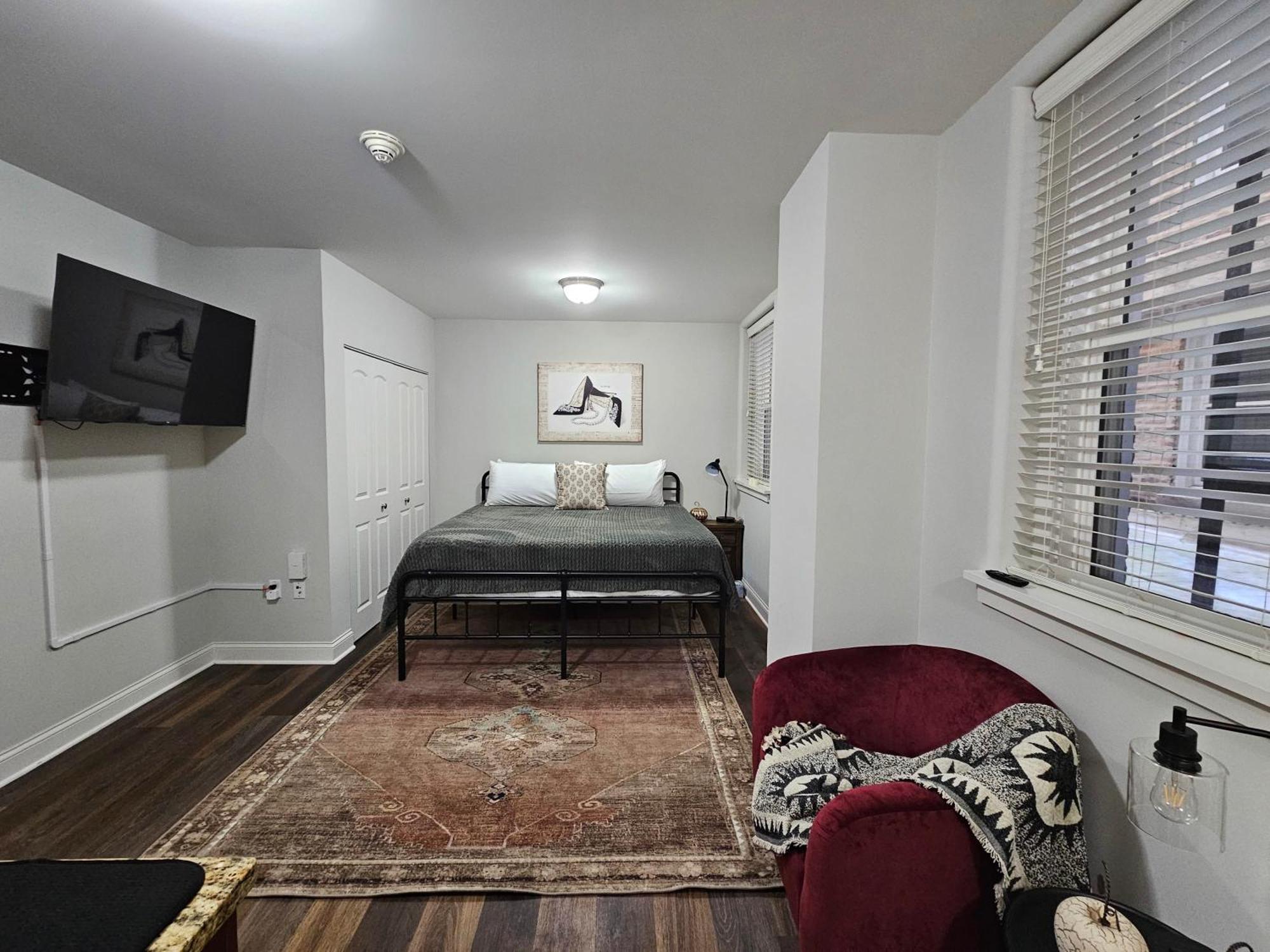 Cozy King Bed Stay At The Historic Inman - 201 Champaign Exteriör bild